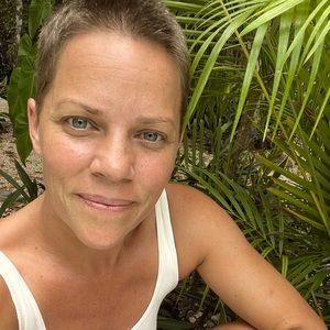 Meet your Posher, Caitlin